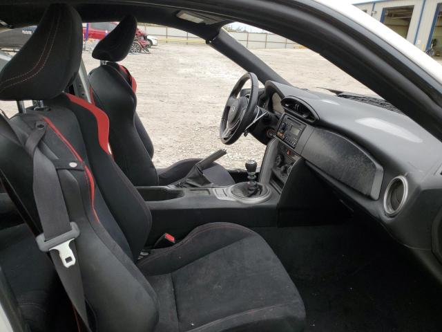JF1ZNAA12D1723814 - 2013 TOYOTA SCION FR-S WHITE photo 5