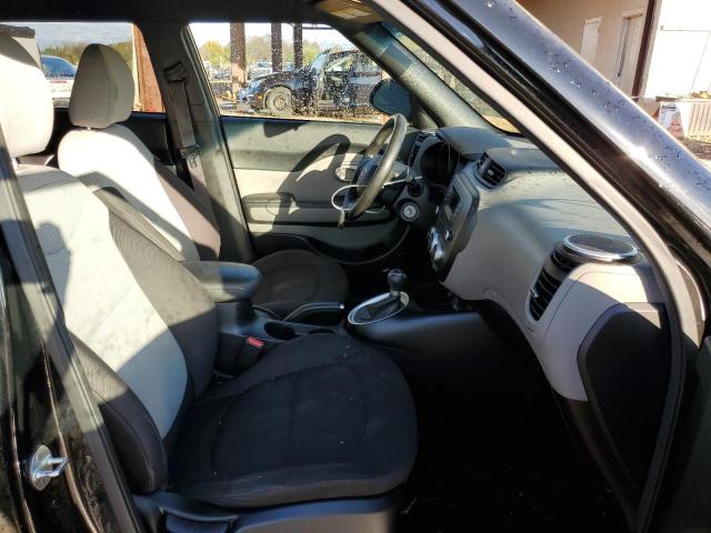 KNDJN2A22F7121565 - 2015 KIA SOUL BLACK photo 5