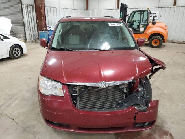 2A4RR8DX7AR480137 - 2010 CHRYSLER TOWN & COU RED photo 5