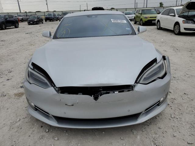 5YJSA1E27GF154383 - 2016 TESLA MODEL S ვერცხლისფერი ფოტო 9
