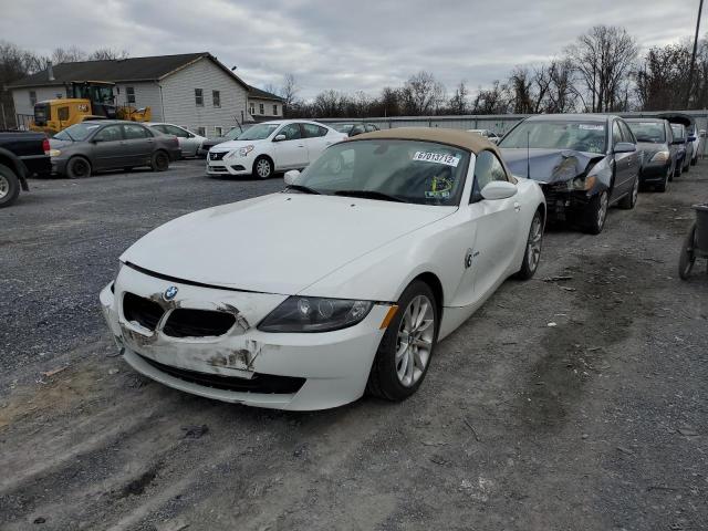 4USBU33567LW73254 - 2007 BMW Z4 WHITE photo 2