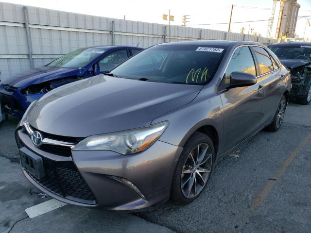 4T1BF1FK0GU588776 - 2016 TOYOTA CAMRY XSE GRAY photo 2