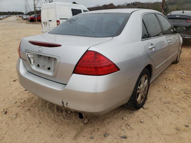 1HGCM56397A025713 - 2007 HONDA ACCORD SE SILVER photo 4