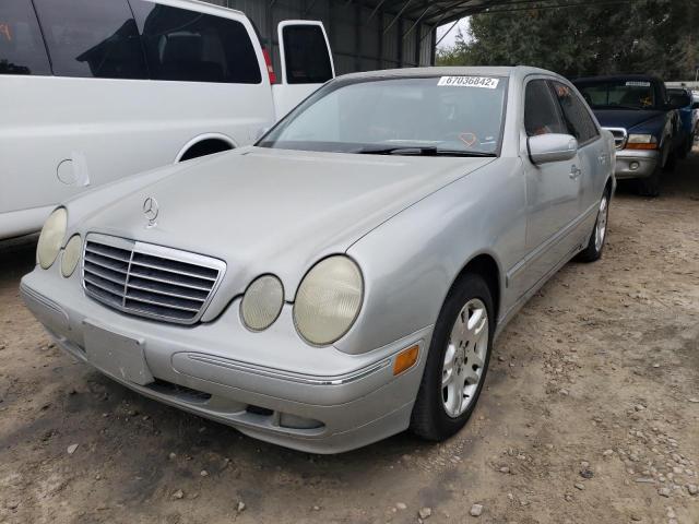 WDBJF65J1YB069155 - 2000 MERCEDES-BENZ E 320 SILVER photo 2