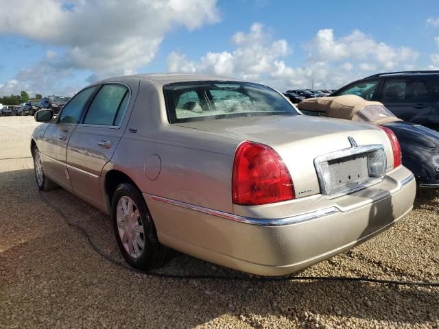 2LNHM82V79X605965 - 2009 LINCOLN TOWN CAR S TAN photo 3