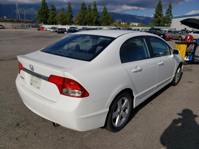 19XFA1F68AE073943 - 2010 HONDA CIVIC LX-S Biały zdjęcie 4
