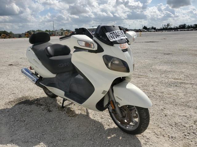 JS1CP51B4B2100500 - 2011 SUZUKI AN650 A WHITE photo 1