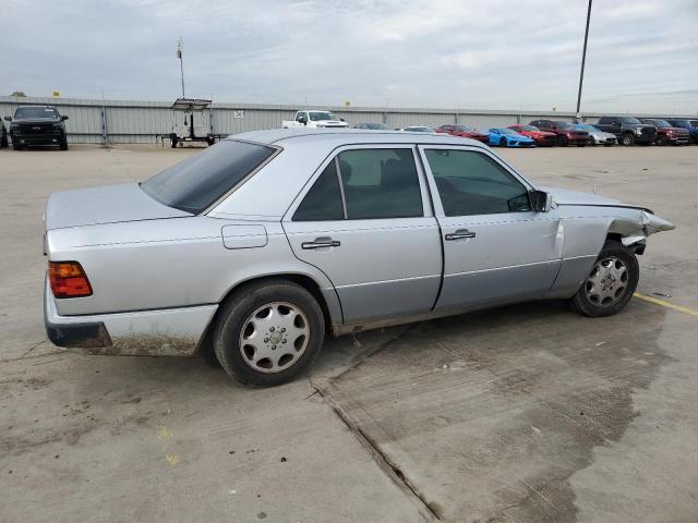 WDBEA34E0PB915860 - 1993 MERCEDES-BENZ 400 E SILVER photo 3