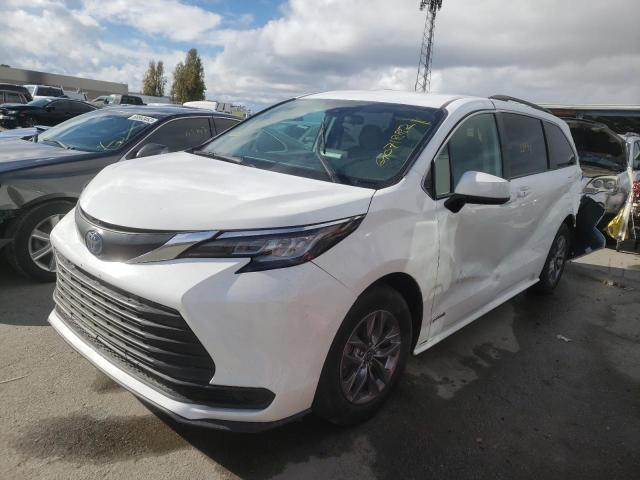 5TDKRKEC9MS006492 - 2021 TOYOTA SIENNA LE WHITE photo 2