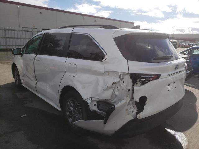 5TDKRKEC9MS006492 - 2021 TOYOTA SIENNA LE WHITE photo 3