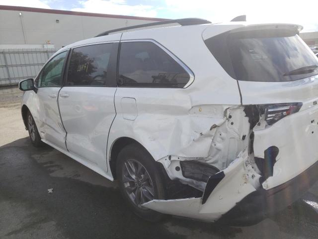 5TDKRKEC9MS006492 - 2021 TOYOTA SIENNA LE WHITE photo 9