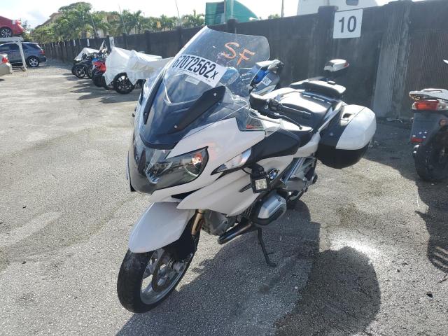 WB10A130XHZ399907 - 2017 BMW R1200 RT WHITE photo 2