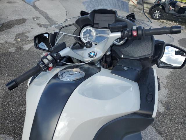 WB10A130XHZ399907 - 2017 BMW R1200 RT WHITE photo 5