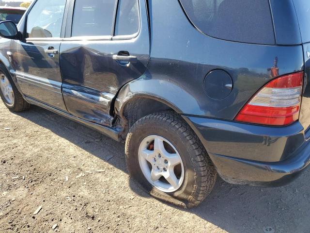 4JGAB54E51A279342 - 2001 MERCEDES-BENZ ML 320 BLUE photo 9