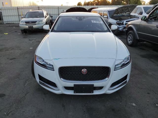 SAJBE4BVXGCY10174 - 2016 JAGUAR XF PRESTIG WHITE photo 5