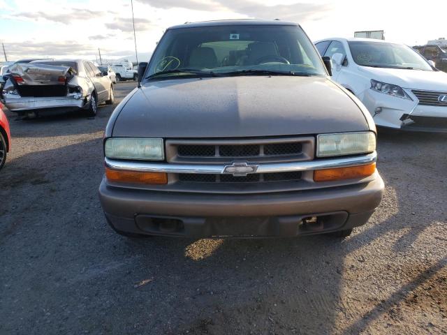 1GNDT13X54K157452 - 2004 CHEVROLET BLAZER BROWN photo 5