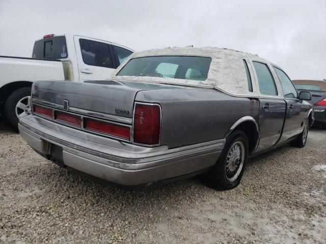 1LNLM82W6TY697421 - 1996 LINCOLN TOWN CAR S GRAY photo 4