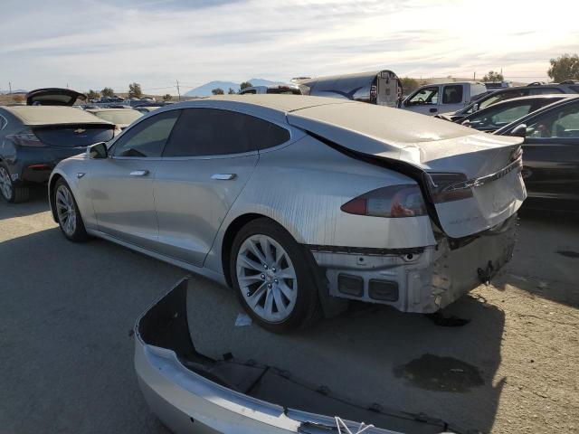 5YJSA1E2XGF156502 - 2016 TESLA MODEL S ვერცხლისფერი ფოტო 2