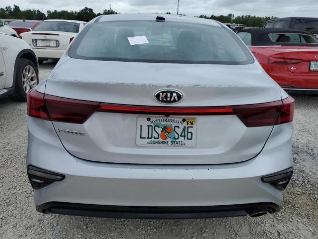 3KPF24AD1ME310121 - 2021 KIA FORTE FE SILVER photo 6