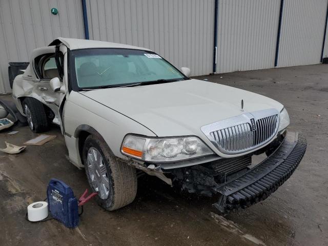 1LNHM83W64Y627715 - 2004 LINCOLN TOWN CAR U BEIGE photo 1