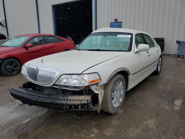 1LNHM83W64Y627715 - 2004 LINCOLN TOWN CAR U BEIGE photo 2