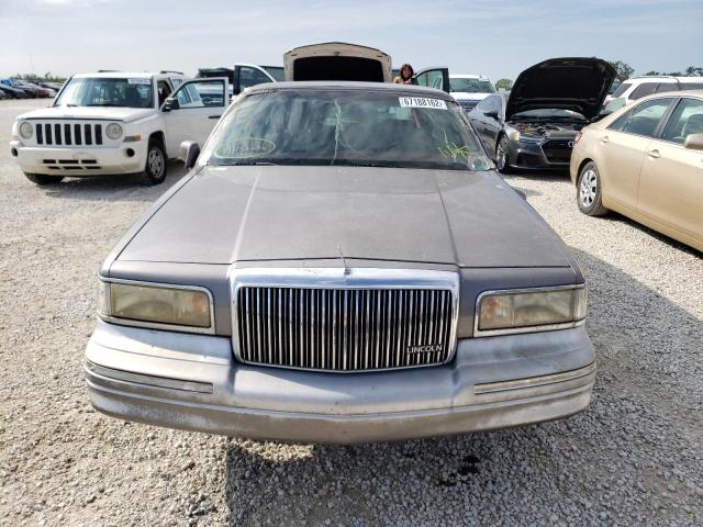 1LNLM81W6SY727923 - 1995 LINCOLN TOWN CAR E SILVER photo 5