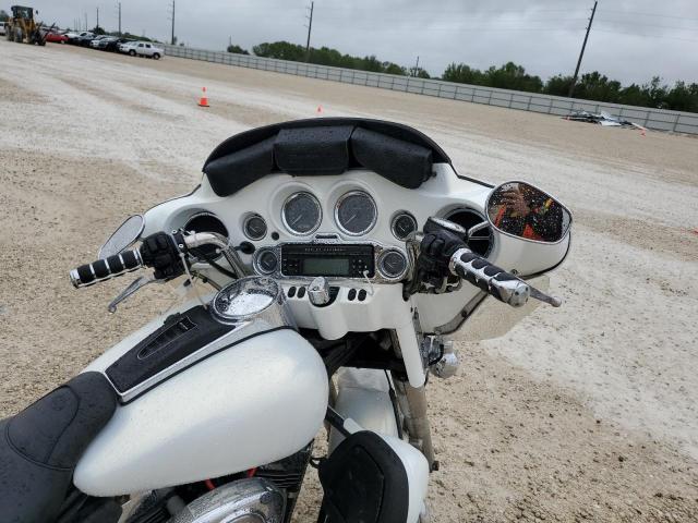 1HD1FCW156Y608271 - 2006 HARLEY-DAVIDSON FLHTCUI 白色 照片 5