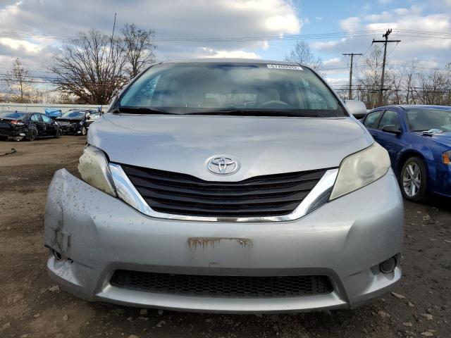 5TDKK3DC6BS039930 - 2011 TOYOTA SIENNA LE SILVER photo 5