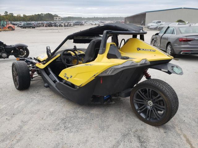 57XAASFA5F5106167 - 2015 POLARIS SLINGSHOT YELLOW photo 3