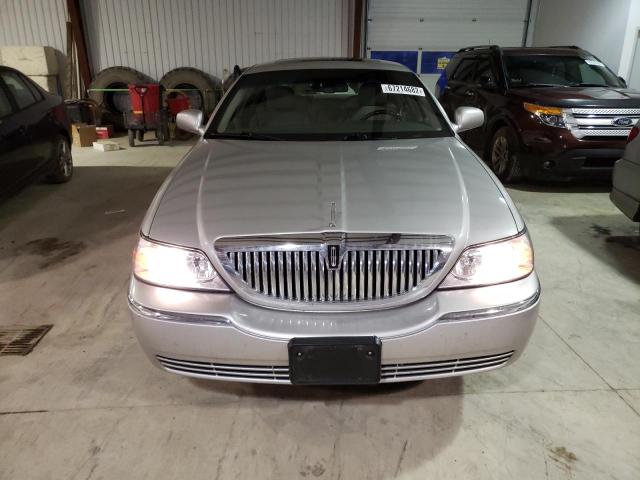 1LNHM82W67Y631012 - 2007 LINCOLN TOWN CAR S SILVER photo 5