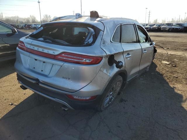 5LMCJ3C90HUL07591 - 2017 LINCOLN MKC RESERV SILVER photo 4