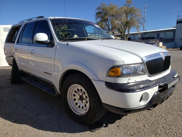 5LMPU28A7XLJ19757 - 1999 LINCOLN NAVIGATOR WHITE photo 1