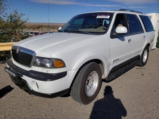 5LMPU28A7XLJ19757 - 1999 LINCOLN NAVIGATOR WHITE photo 2