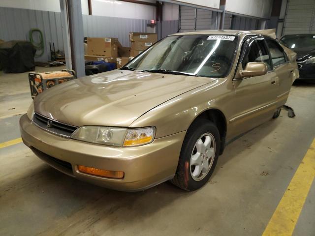 1HGCE6676VA010962 - 1997 HONDA ACCORD GOLD photo 2