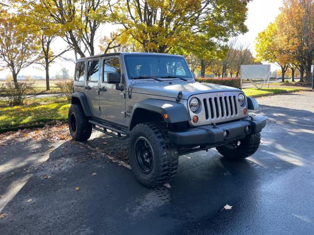 1C4BJWDG6DL582092 - 2013 JEEP WRANGLER U ნაცრისფერი ფოტო 1