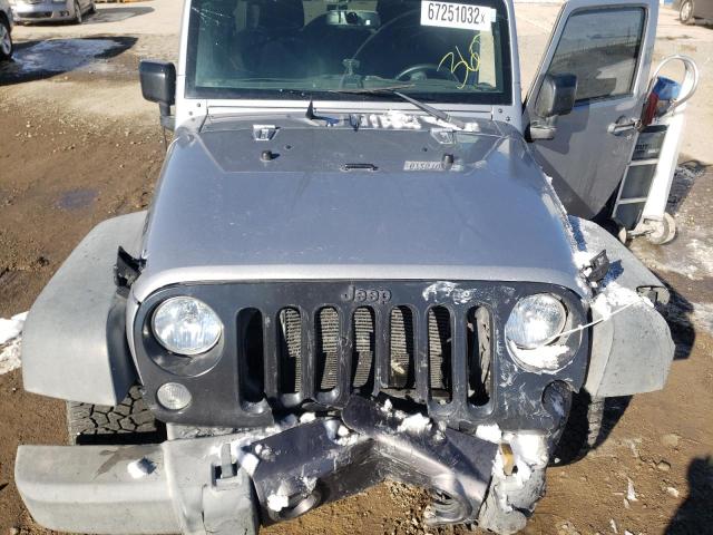 1C4BJWDG3GL121551 - 2016 JEEP WRANGLER U Silber Foto 12