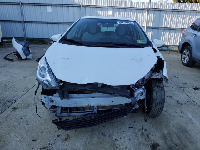 JTDKDTB34G1****** - 2016 TOYOTA PRIUS C WHITE photo 5