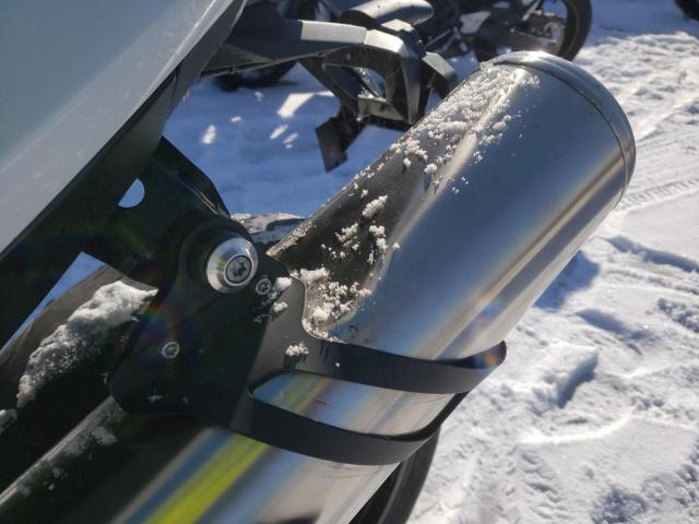 WB10B140XFZC97423 - 2015 BMW F800 R WHITE photo 9