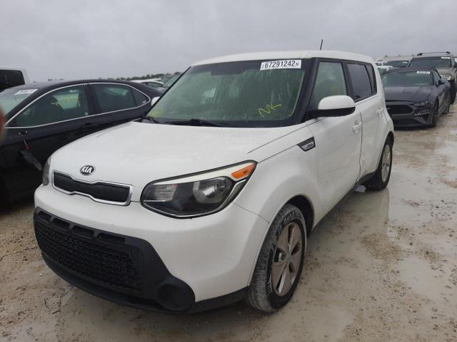 KNDJN2A25G7378611 - 2016 KIA SOUL WHITE photo 2