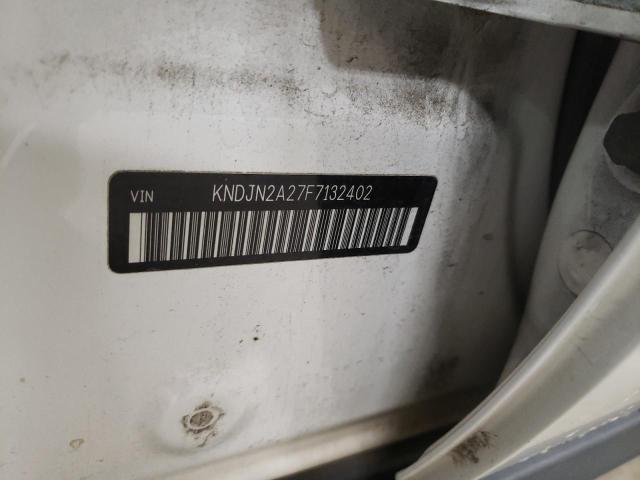 KNDJN2A27F7132402 - 2015 KIA SOUL WHITE photo 13