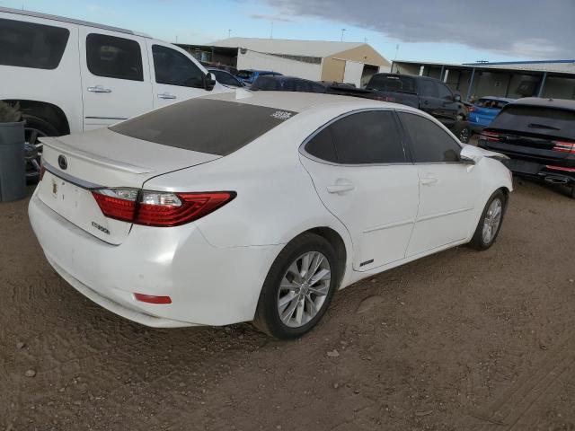 JTHBW1GG3F2082186 - 2015 LEXUS ES 300H WHITE photo 3