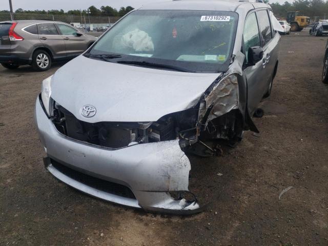 5TDKZ3DCXHS865345 - 2017 TOYOTA SIENNA LE GRAY photo 9