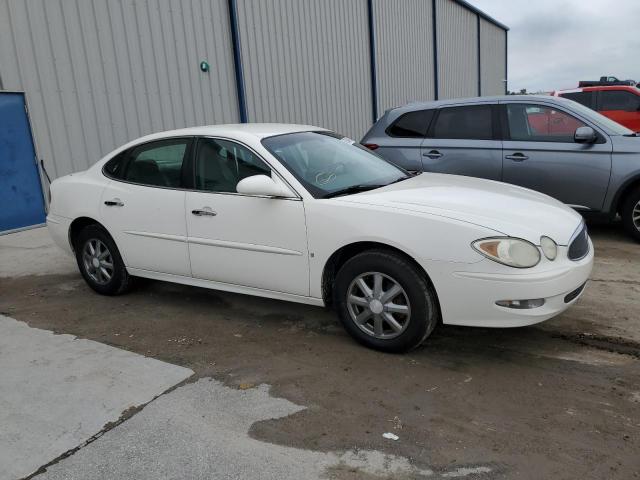 2G4WD552571110560 - 2007 BUICK LACROSSE C WHITE photo 4