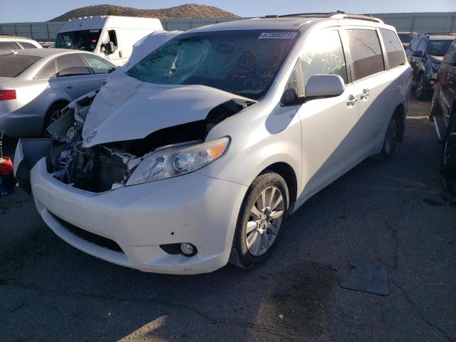 5TDDK3DC4CS031688 - 2012 TOYOTA SIENNA XLE WHITE photo 2