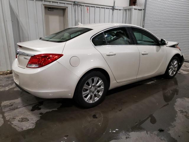 2G4GR5ER4C9142284 - 2012 BUICK REGAL WHITE photo 3