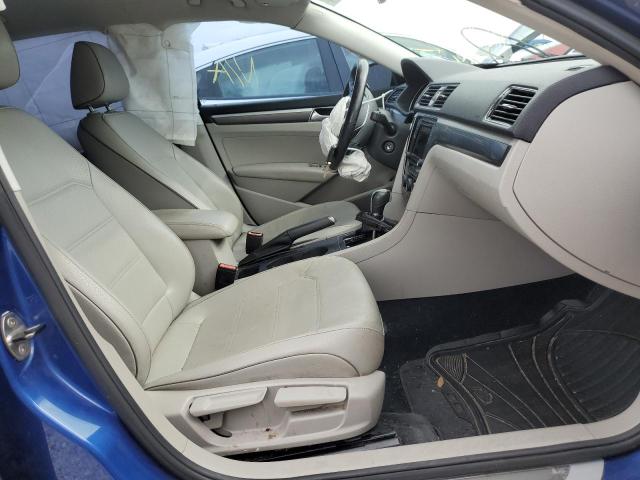 1VWDT7A34HC037652 - 2017 VOLKSWAGEN PASSAT R-L 蓝色 照片 5