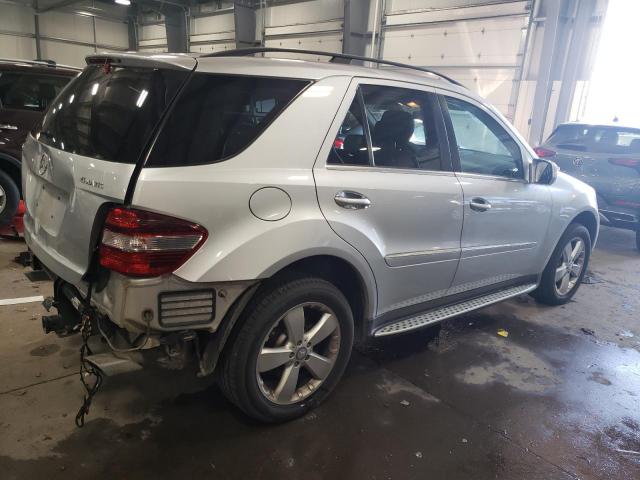 4JGBB8GB5AA615045 - 2010 MERCEDES-BENZ ML 350 4MA SILVER photo 3