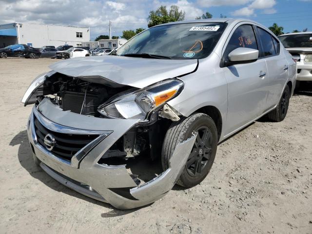 3N1CN7AP4JL831088 - 2018 NISSAN VERSA S SILVER photo 2