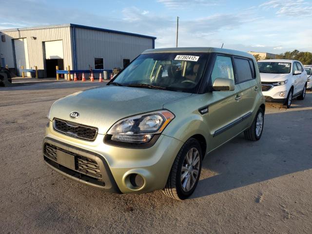 KNDJT2A57D7632847 - 2013 KIA SOUL GREEN photo 2