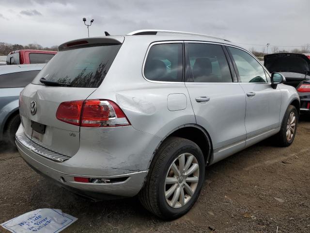 WVGEF9BP6CD009040 - 2012 VOLKSWAGEN TOUAREG V6 SILVER photo 4